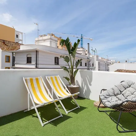 Enjoy At Our Fully Equipped 2br Town House, Beach- 1min Holiday home *