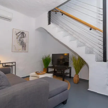 Enjoy At Our Fully Equipped 2br Town House, Beach- 1min Estepona