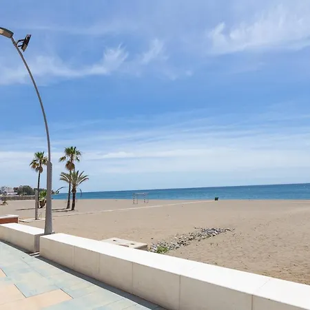 בית נופש Enjoy At Our Fully Equipped 2br Town House, Beach- 1min