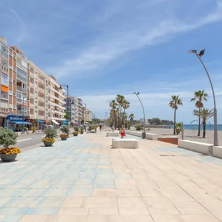 Enjoy At Our Fully Equipped 2br Town House, Beach- 1min Ferienhaus