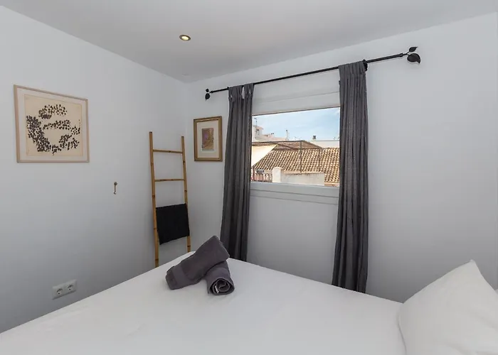 Enjoy At Our Fully Equipped 2br Town House, Beach- 1min בית נופש *