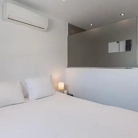 Enjoy At Our Fully Equipped 2br Town House, Beach- 1min *