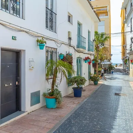 Enjoy At Our Fully Equipped 2br Town House, Beach- 1min