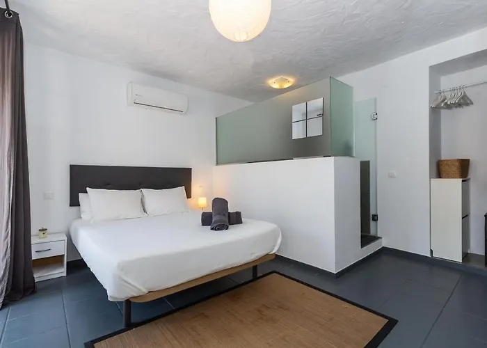 Enjoy At Our Fully Equipped 2br Town House, Beach- 1min Estepona