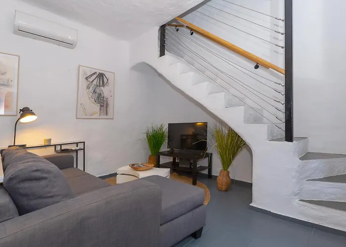 Enjoy At Our Fully Equipped 2br Town House, Beach- 1min Estepona