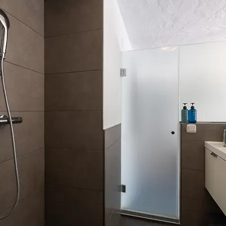 בית נופש Enjoy At Our Fully Equipped 2br Town House, Beach- 1min אסטפונה