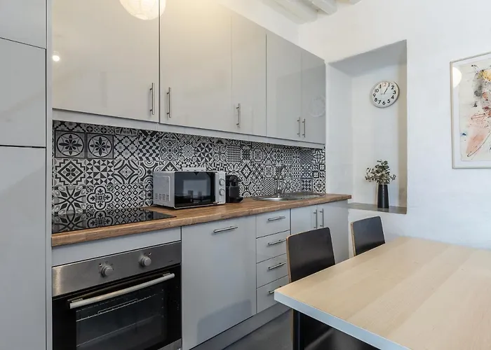 Enjoy At Our Fully Equipped 2br Town House, Beach- 1min *