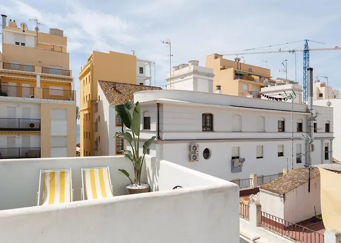 Casa de Férias Enjoy At Our Fully Equipped 2br Town House, Beach- 1min Estepona